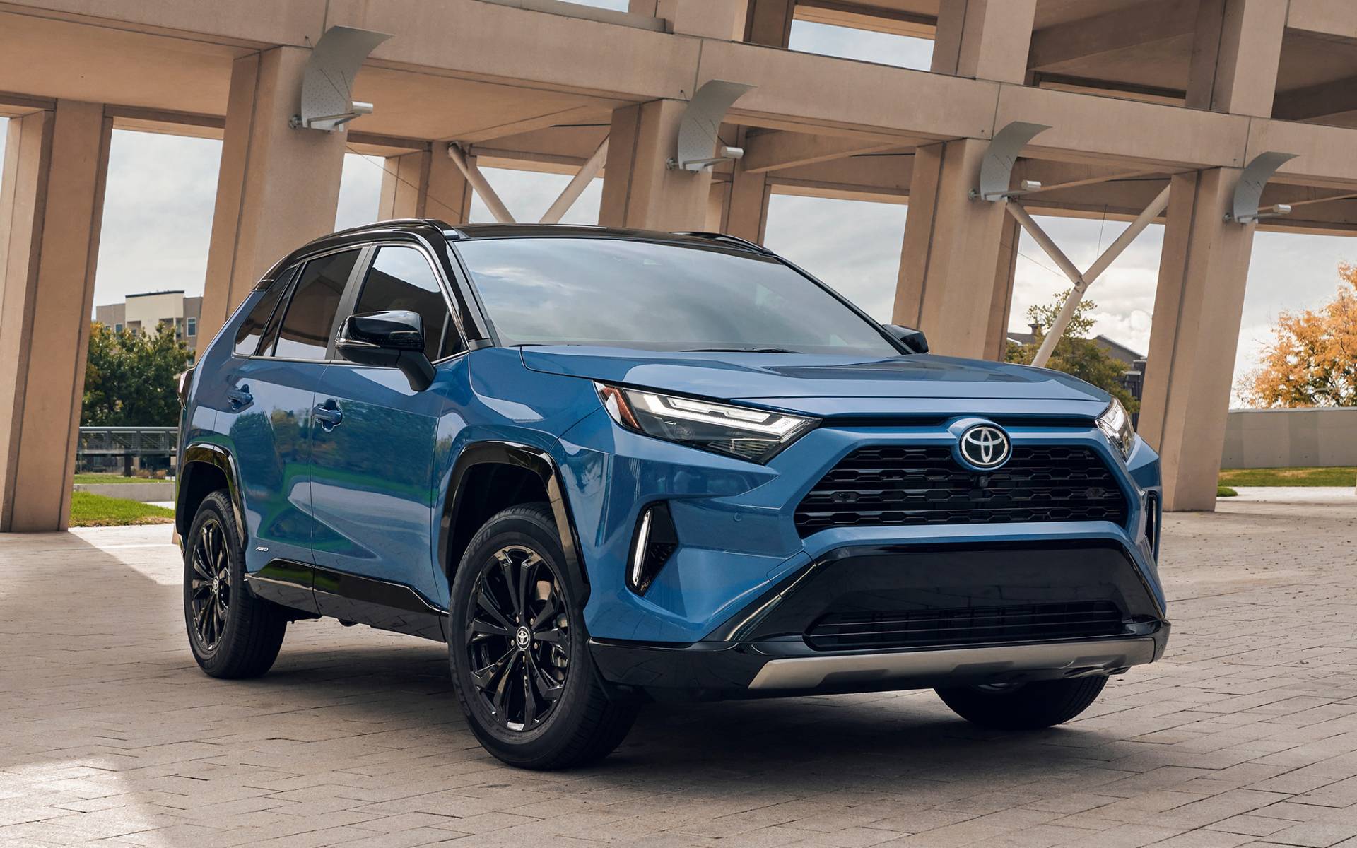 photo of 2025 Toyota RAV4 Prime in scenic trailhead setting