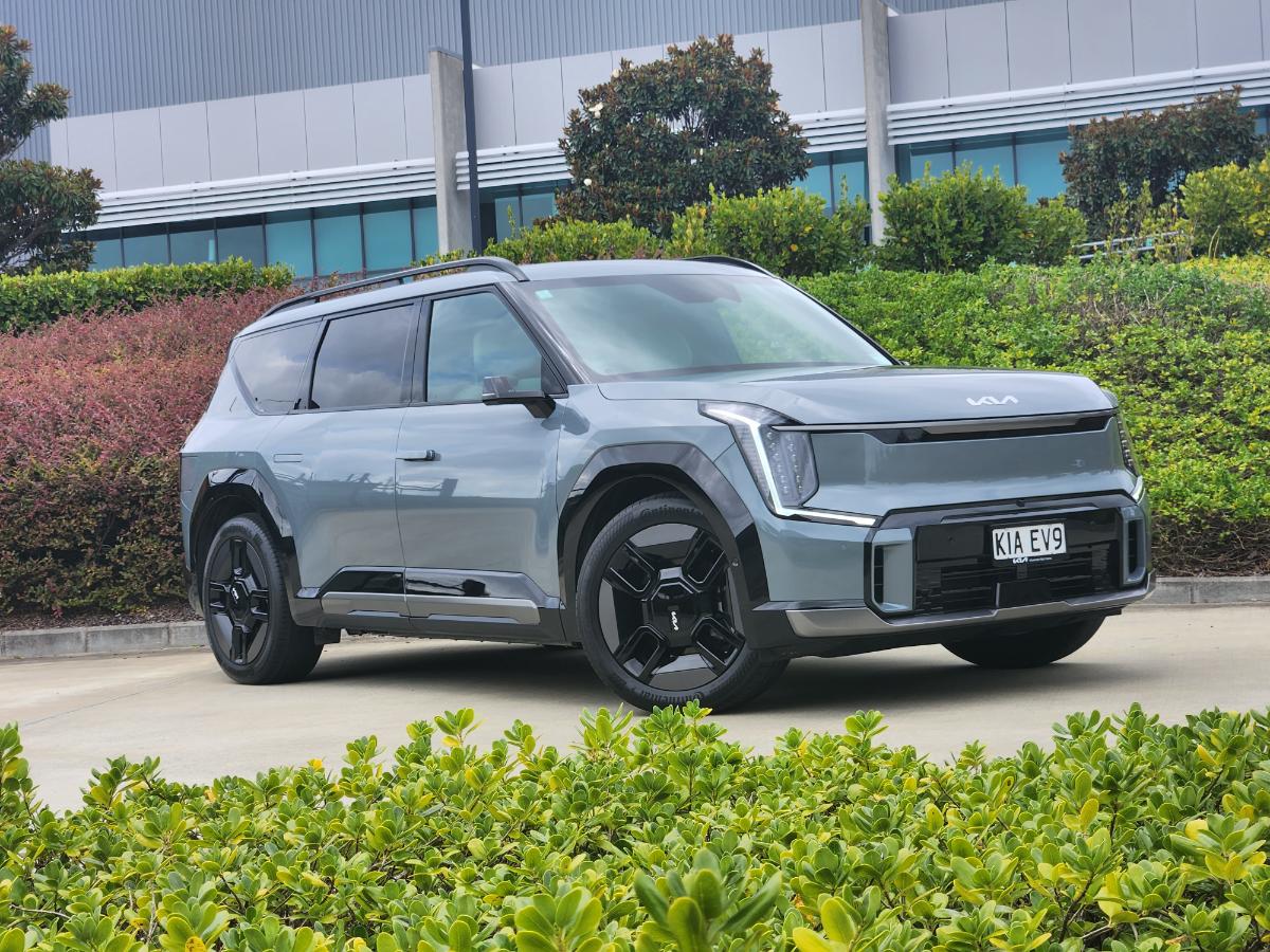kia ev9 in driveway
